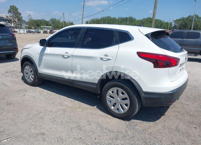 Photo 3 of 2019 Nissan Rogue SPORT S (VIN JN1BJ1CR6KW330198)