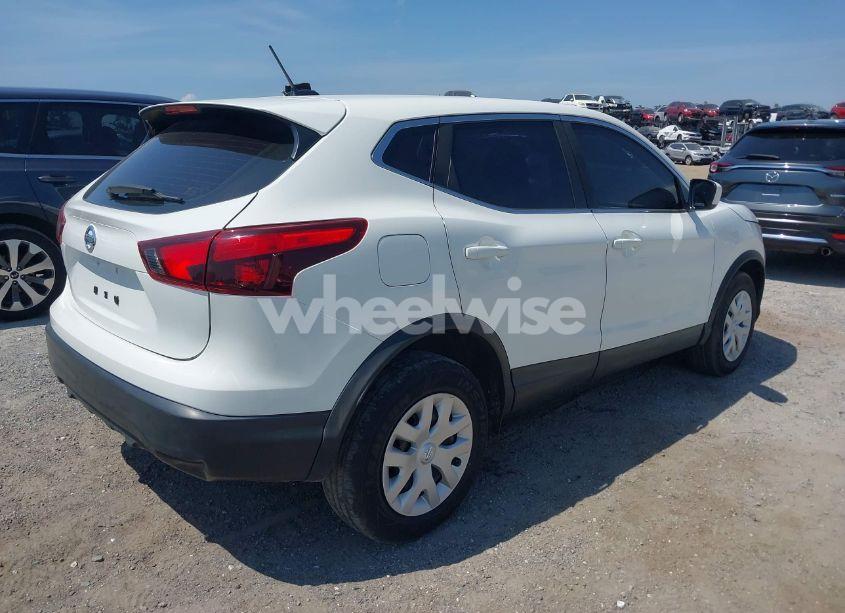 Photo 4 of 2019 Nissan Rogue SPORT S (VIN JN1BJ1CR6KW330198)