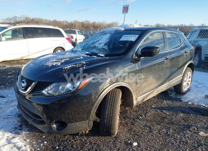 Photo 2 of 2017 Nissan Rogue SPORT S (VIN JN1BJ1CR7HW130083)