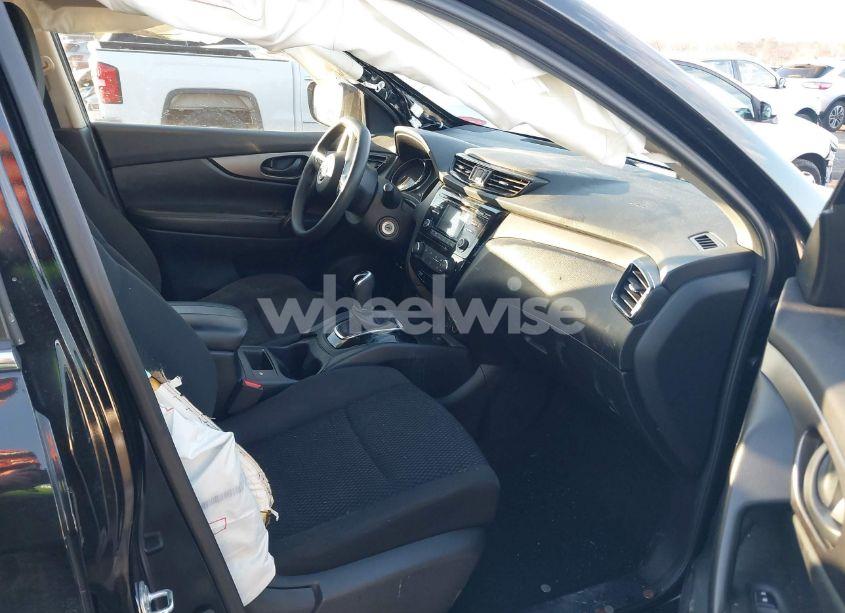 Photo 5 of 2017 Nissan Rogue SPORT S (VIN JN1BJ1CR7HW130083)