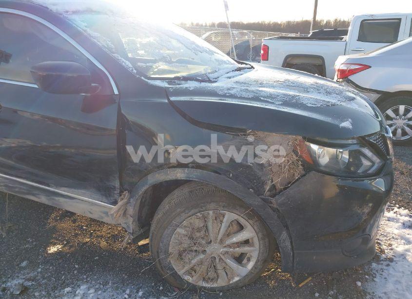 Photo 6 of 2017 Nissan Rogue SPORT S (VIN JN1BJ1CR7HW130083)