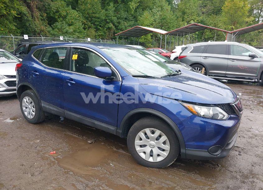 2018 Nissan Rogue SPORT S (VIN JN1BJ1CR7JW255848) main photo