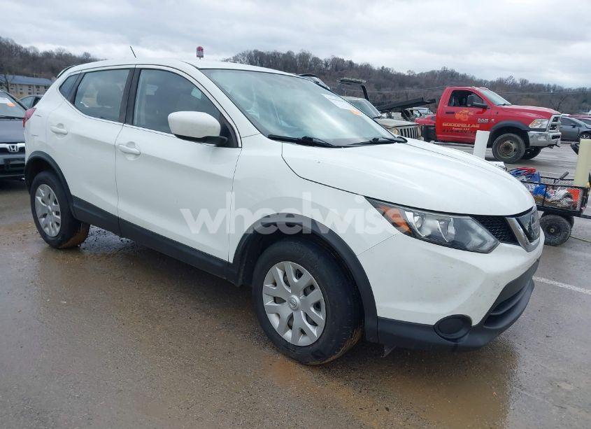 2018 Nissan Rogue SPORT S (VIN JN1BJ1CR7JW257132) main photo