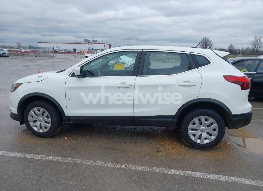 Photo 14 of 2018 Nissan Rogue SPORT S (VIN JN1BJ1CR7JW257132)