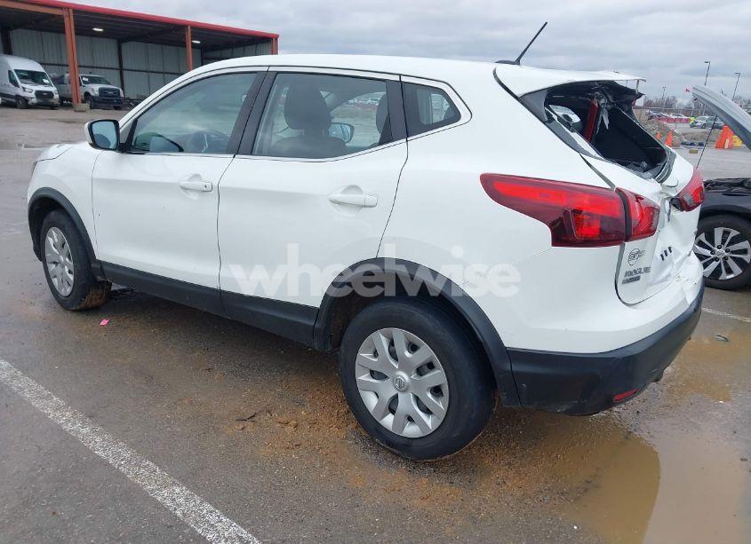 Photo 3 of 2018 Nissan Rogue SPORT S (VIN JN1BJ1CR7JW257132)