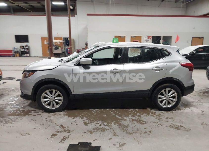 Photo 14 of 2018 Nissan Rogue SPORT S (VIN JN1BJ1CR7JW258538)