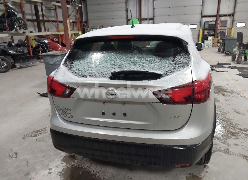 Photo 16 of 2018 Nissan Rogue SPORT S (VIN JN1BJ1CR7JW258538)