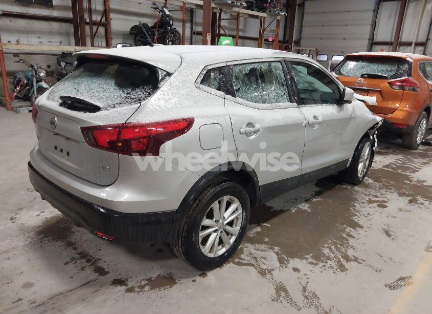 Photo 4 of 2018 Nissan Rogue SPORT S (VIN JN1BJ1CR7JW258538)