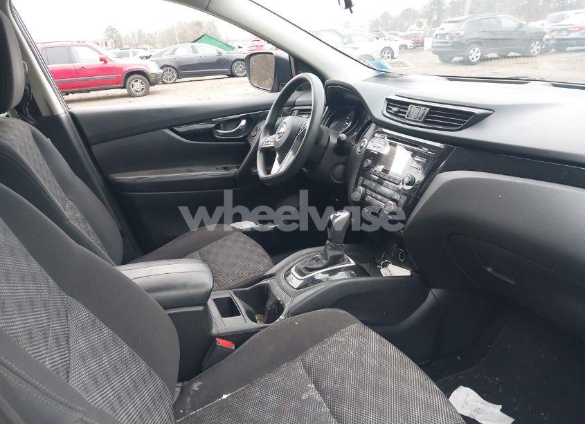 Photo 5 of 2018 Nissan Rogue SPORT SV (VIN JN1BJ1CR7JW291104)