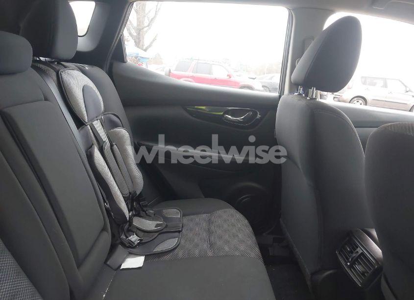 Photo 8 of 2018 Nissan Rogue SPORT SV (VIN JN1BJ1CR7JW291104)