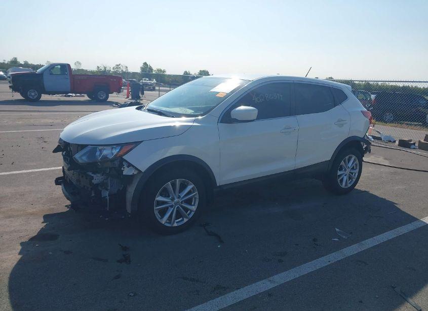 Photo 2 of 2017 Nissan Rogue SPORT S (VIN JN1BJ1CR8HW110120)