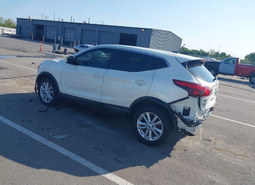 Photo 3 of 2017 Nissan Rogue SPORT S (VIN JN1BJ1CR8HW110120)