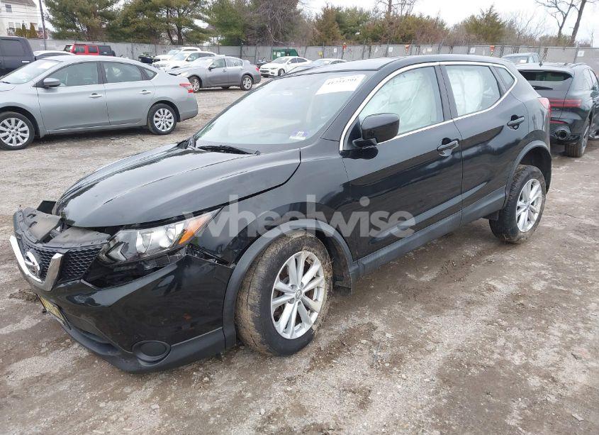 Photo 2 of 2017 Nissan Rogue SPORT S (VIN JN1BJ1CR8HW122929)