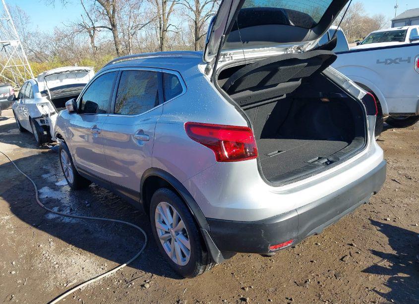 Photo 3 of 2017 Nissan Rogue SPORT SV (VIN JN1BJ1CR8HW132957)