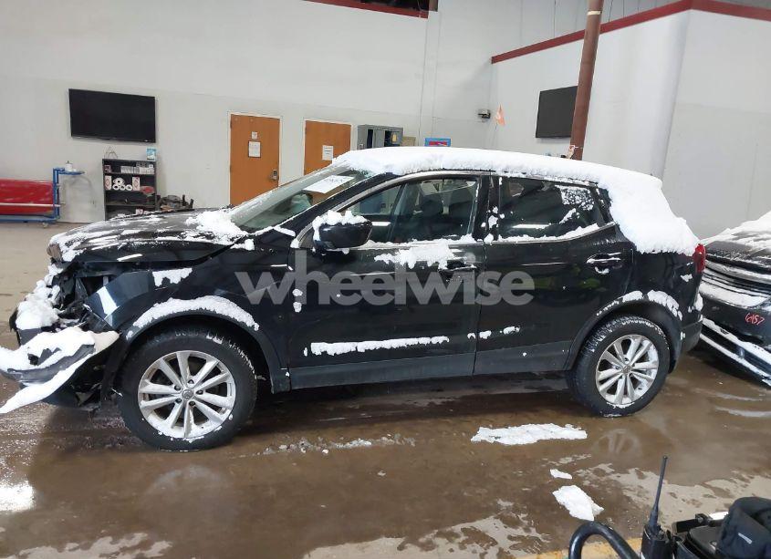 Photo 14 of 2018 Nissan Rogue SPORT S (VIN JN1BJ1CR8JW280872)