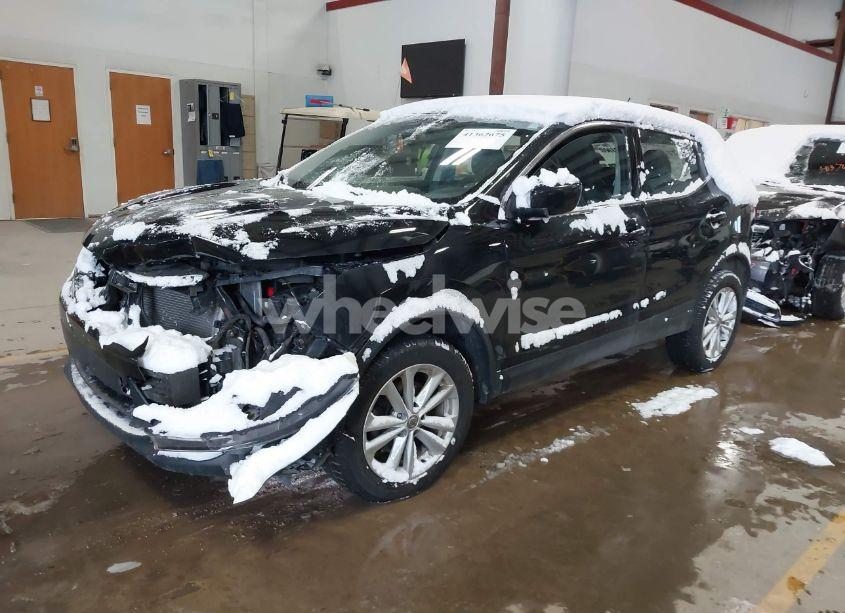 Photo 2 of 2018 Nissan Rogue SPORT S (VIN JN1BJ1CR8JW280872)