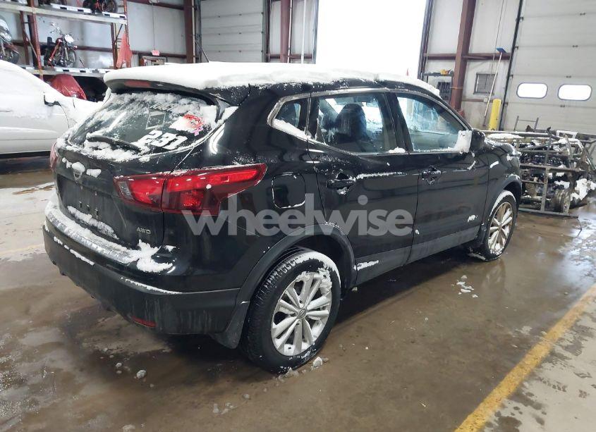 Photo 4 of 2018 Nissan Rogue SPORT S (VIN JN1BJ1CR8JW280872)