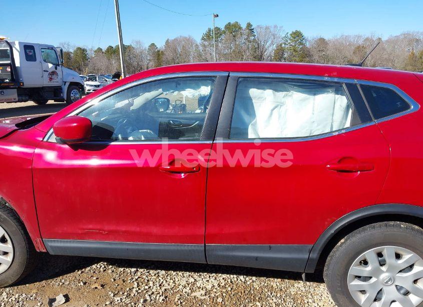 Photo 14 of 2018 Nissan Rogue SPORT S (VIN JN1BJ1CR8JW286073)