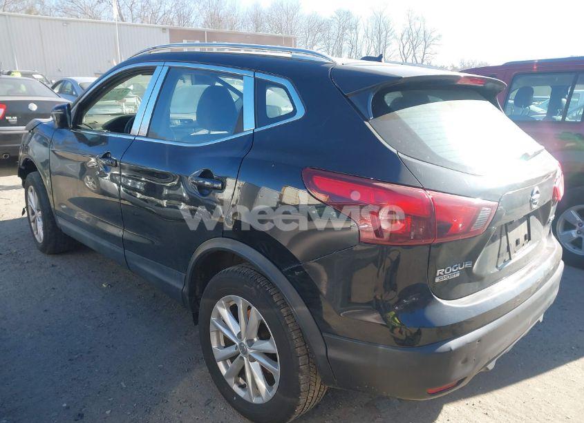 Photo 3 of 2018 Nissan Rogue SPORT SV (VIN JN1BJ1CR8JW294321)