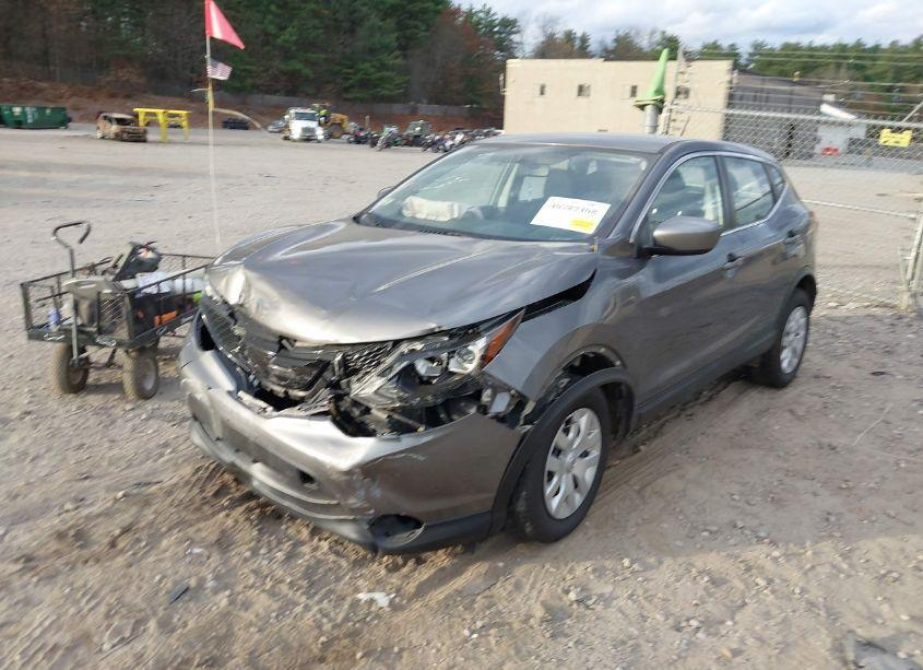 Photo 2 of 2019 Nissan Rogue SPORT S (VIN JN1BJ1CR8KW313581)