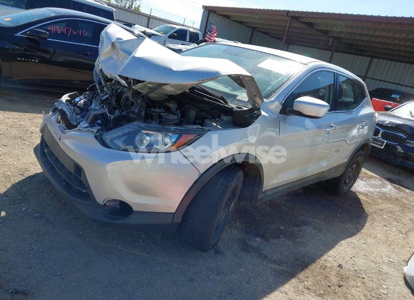 Photo 2 of 2019 Nissan Rogue SPORT S (VIN JN1BJ1CR8KW348475)