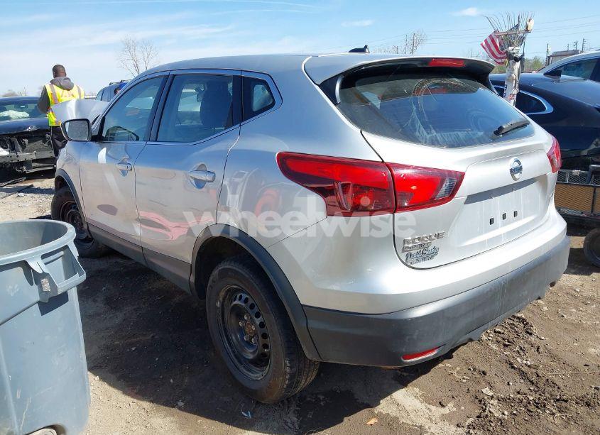 Photo 3 of 2019 Nissan Rogue SPORT S (VIN JN1BJ1CR8KW348475)