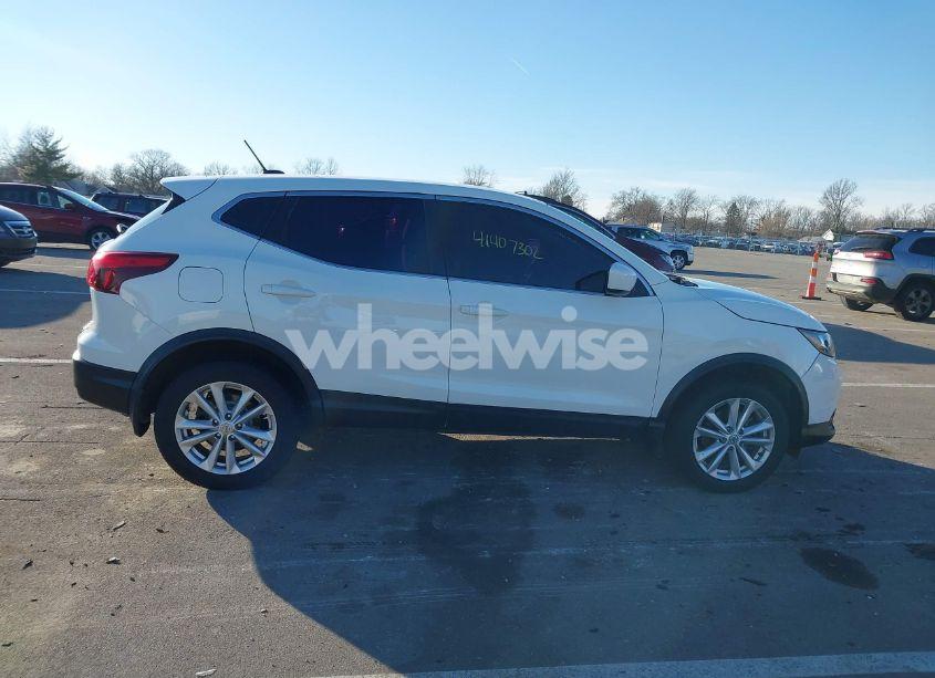 Photo 13 of 2017 Nissan Rogue SPORT S (VIN JN1BJ1CR9HW113656)