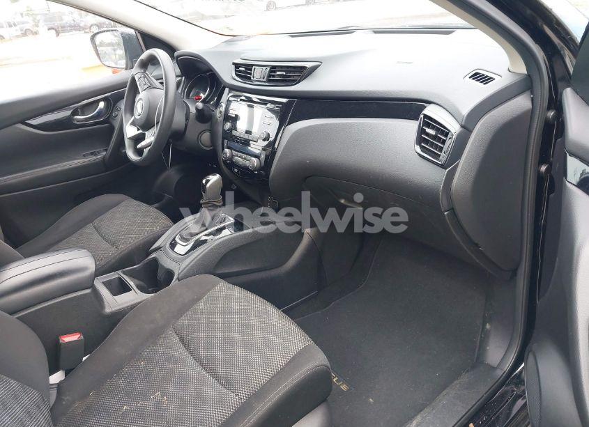 Photo 5 of 2017 Nissan Rogue SPORT SV (VIN JN1BJ1CR9HW123992)