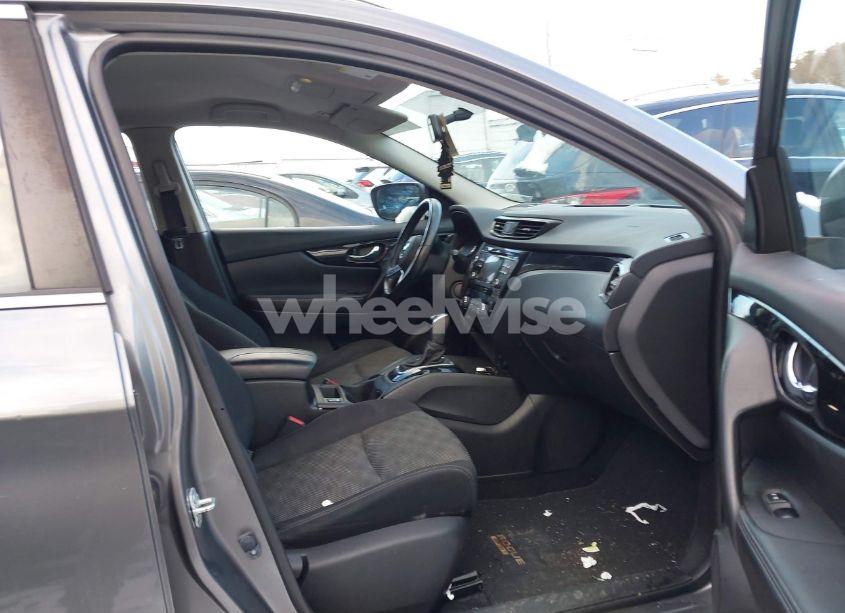 Photo 5 of 2017 Nissan Rogue SPORT SV (VIN JN1BJ1CR9HW131896)