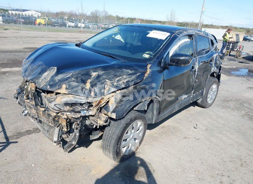 Photo 2 of 2019 Nissan Rogue SPORT S (VIN JN1BJ1CR9KW320832)