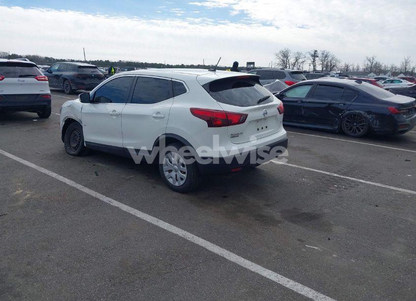 Photo 3 of 2019 Nissan Rogue SPORT S (VIN JN1BJ1CR9KW338201)
