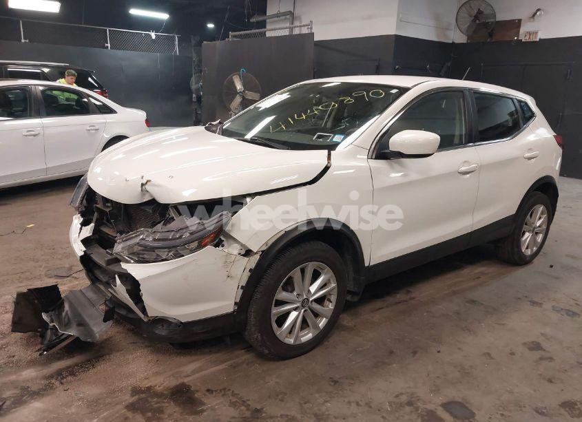 Photo 2 of 2019 Nissan Rogue SPORT S (VIN JN1BJ1CR9KW354141)