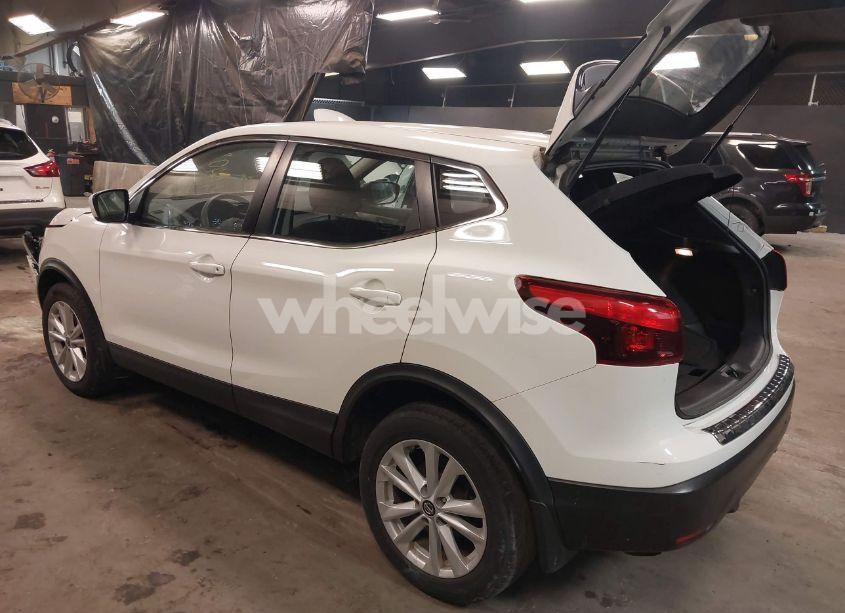 Photo 3 of 2019 Nissan Rogue SPORT S (VIN JN1BJ1CR9KW354141)