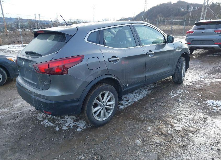 Photo 4 of 2019 Nissan Rogue SPORT S (VIN JN1BJ1CR9KW624551)