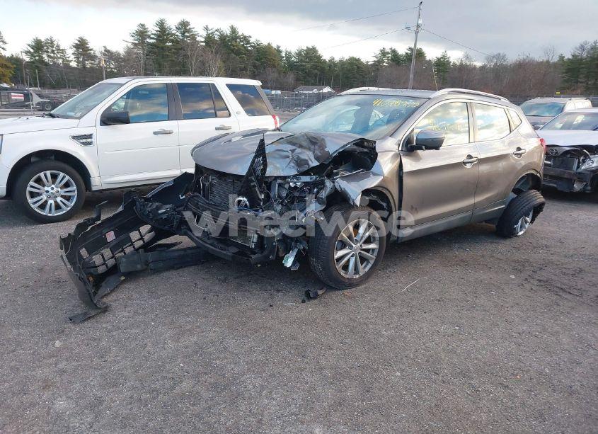 Photo 2 of 2017 Nissan Rogue SPORT SV (VIN JN1BJ1CRXHW114976)