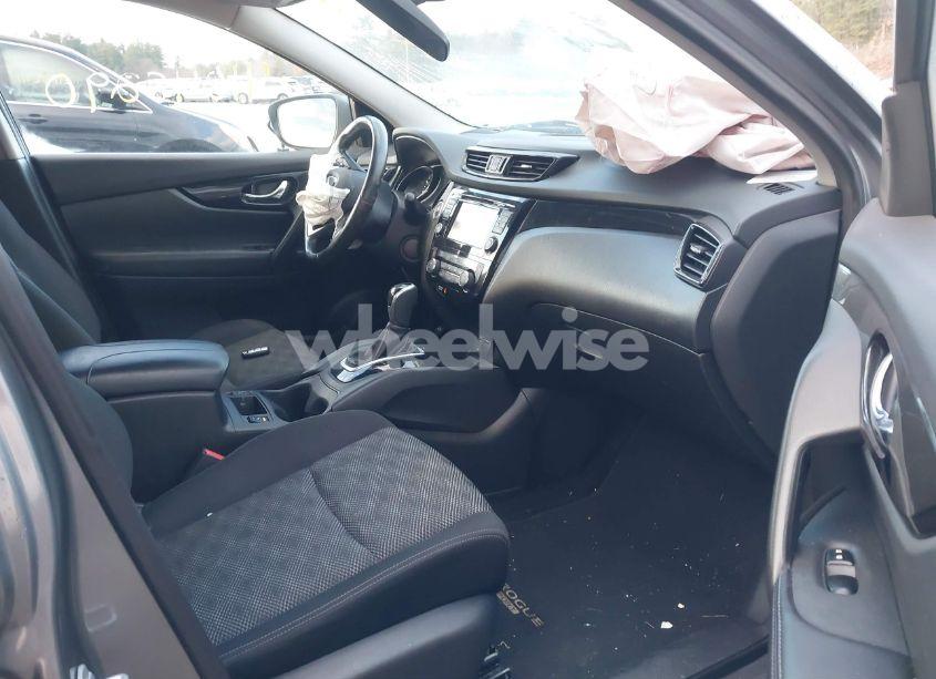 Photo 5 of 2017 Nissan Rogue SPORT SV (VIN JN1BJ1CRXHW114976)