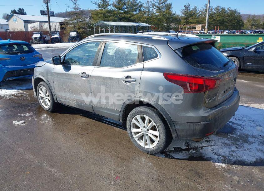 Photo 3 of 2017 Nissan Rogue SPORT SV (VIN JN1BJ1CRXHW120373)