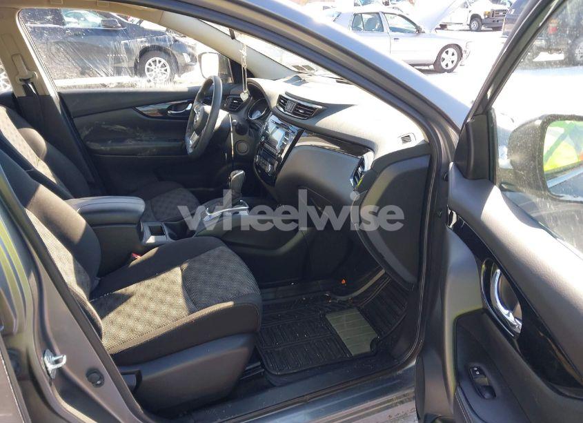 Photo 5 of 2017 Nissan Rogue SPORT SV (VIN JN1BJ1CRXHW120373)