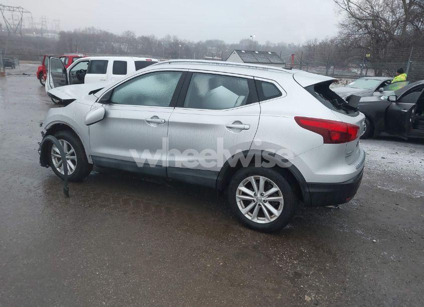 Photo 3 of 2017 Nissan Rogue SPORT SV (VIN JN1BJ1CRXHW131728)