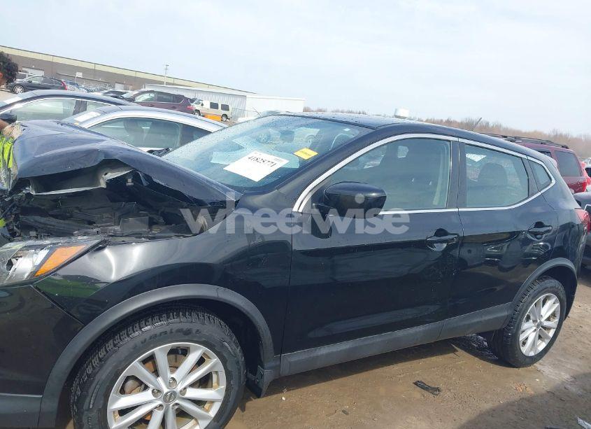 Photo 15 of 2017 Nissan Rogue SPORT S (VIN JN1BJ1CRXHW140204)