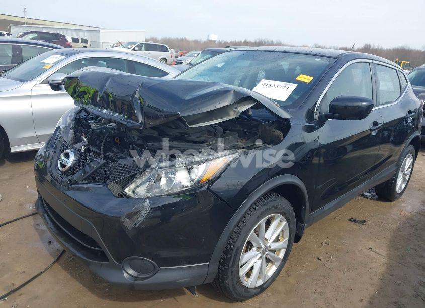 Photo 2 of 2017 Nissan Rogue SPORT S (VIN JN1BJ1CRXHW140204)