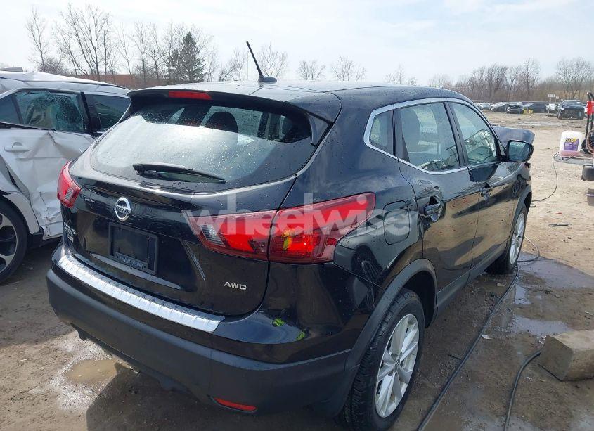 Photo 4 of 2017 Nissan Rogue SPORT S (VIN JN1BJ1CRXHW140204)