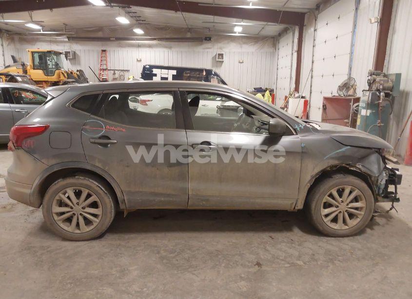 Photo 13 of 2018 Nissan Rogue SPORT S (VIN JN1BJ1CRXJW285474)