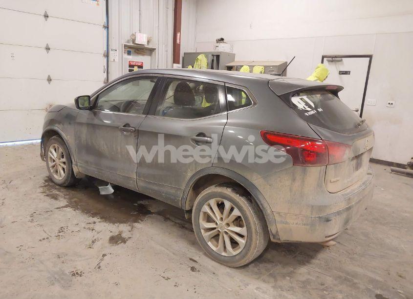 Photo 3 of 2018 Nissan Rogue SPORT S (VIN JN1BJ1CRXJW285474)