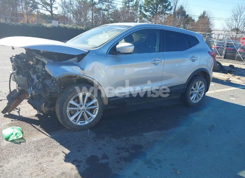 Photo 2 of 2018 Nissan Rogue SPORT S (VIN JN1BJ1CRXJW600807)