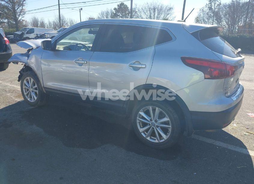 Photo 3 of 2018 Nissan Rogue SPORT S (VIN JN1BJ1CRXJW600807)