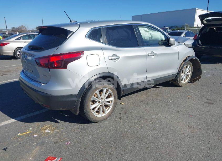 Photo 4 of 2018 Nissan Rogue SPORT S (VIN JN1BJ1CRXJW600807)