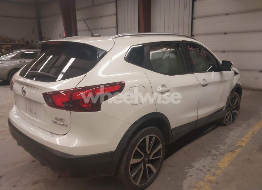 Photo 4 of 2019 Nissan Rogue SPORT SL (VIN JN1BJ1CRXKW321536)