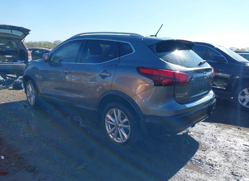 Photo 3 of 2019 Nissan Rogue SPORT SV (VIN JN1BJ1CRXKW332102)
