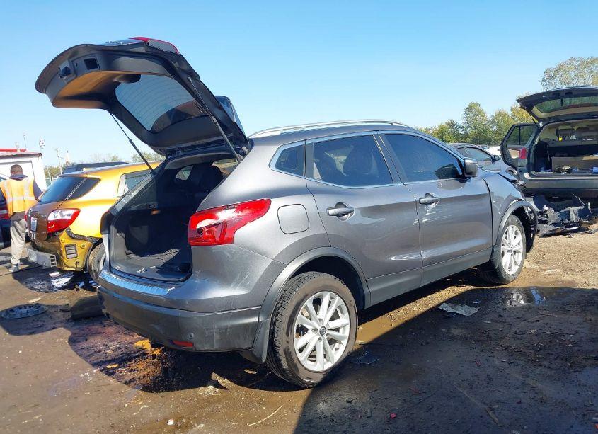 Photo 4 of 2019 Nissan Rogue SPORT SV (VIN JN1BJ1CRXKW332102)
